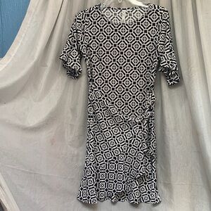NY Collection Black and White Geometric Midi Dress